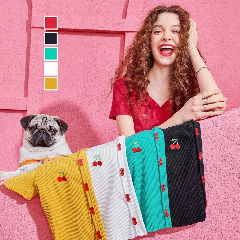 

Укороченная Футболка Топ для женщин женские нежный вишня трикотажная одежда с вышивкой с V-образным вырезом и короткими рукавами, однобортн...