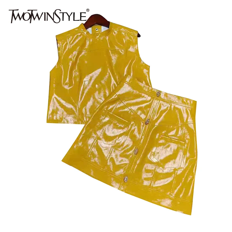 

TWOTWINSTYLE повседневный комплект из двух предметов из искусственной кожи для женщин, топ без рукавов с круглым вырезом, высокая талия, трапецие...