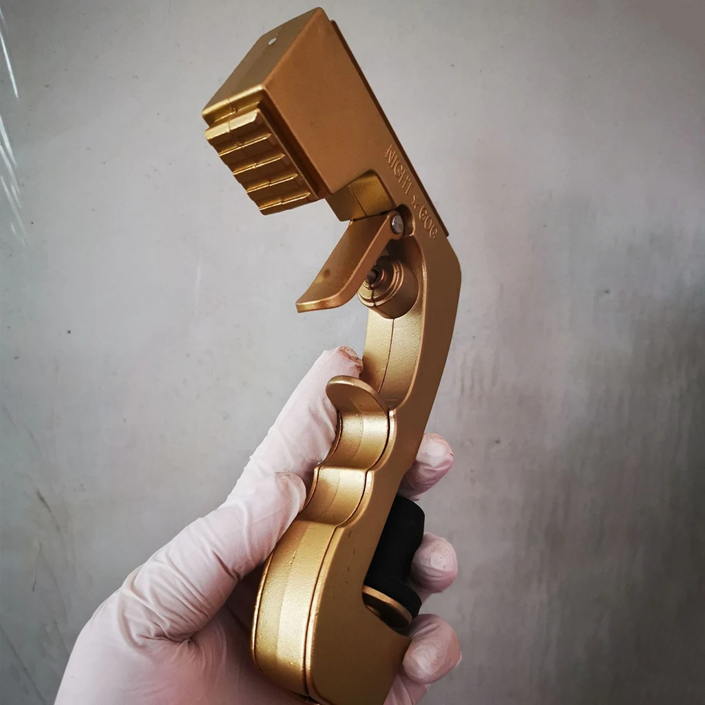 

Zinc Alloy Champagne Sprayer Gun Wine Aerator Pourer for Party Bar Kitchen