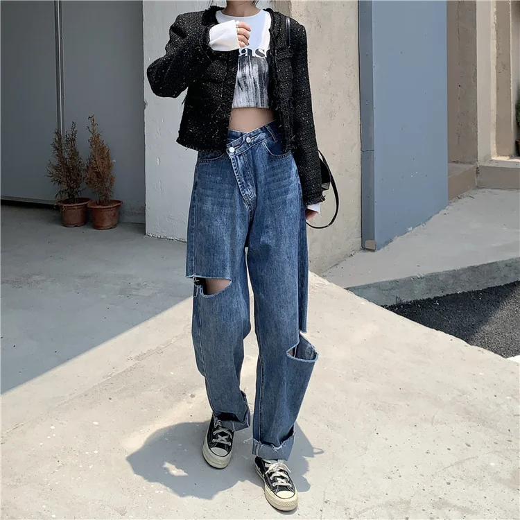 

Real Loose Diagonal Buckle Denim