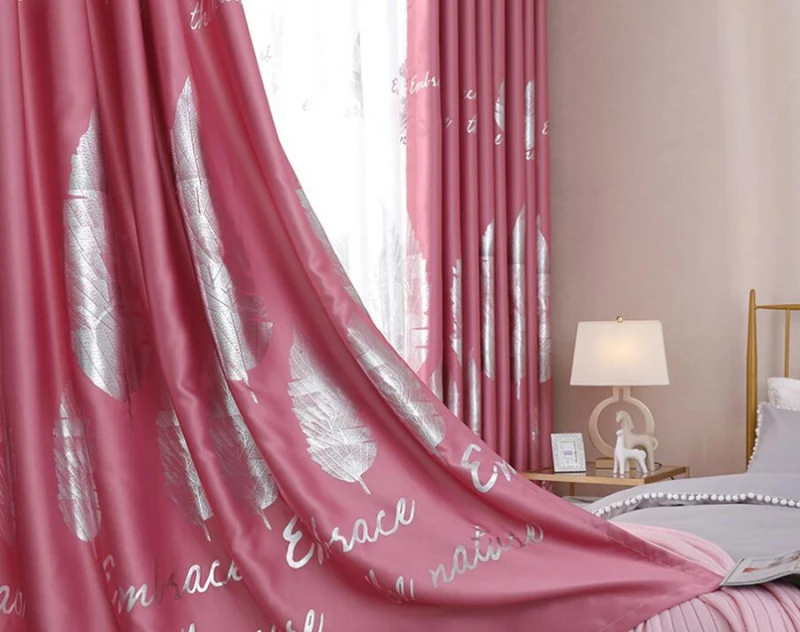 Затемняющая занавеска с серебряными листьями для спальни золотистые блестящие