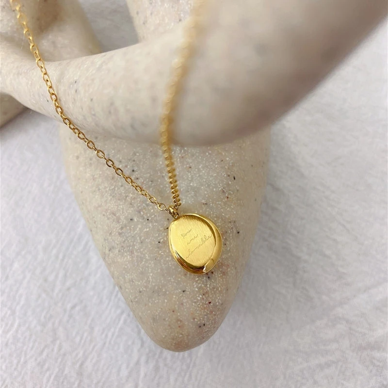 Новая позолоченная титановая стальная цепочка с маленьким золотым квадратным