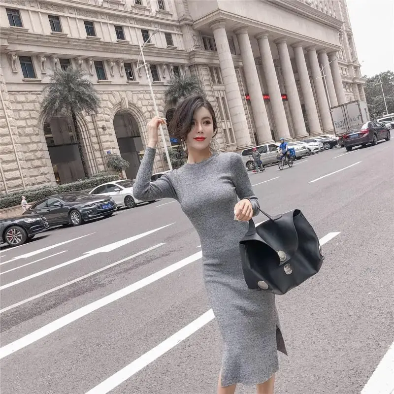 

Женское трикотажное облегающее платье с длинным рукавом и круглым вырезом