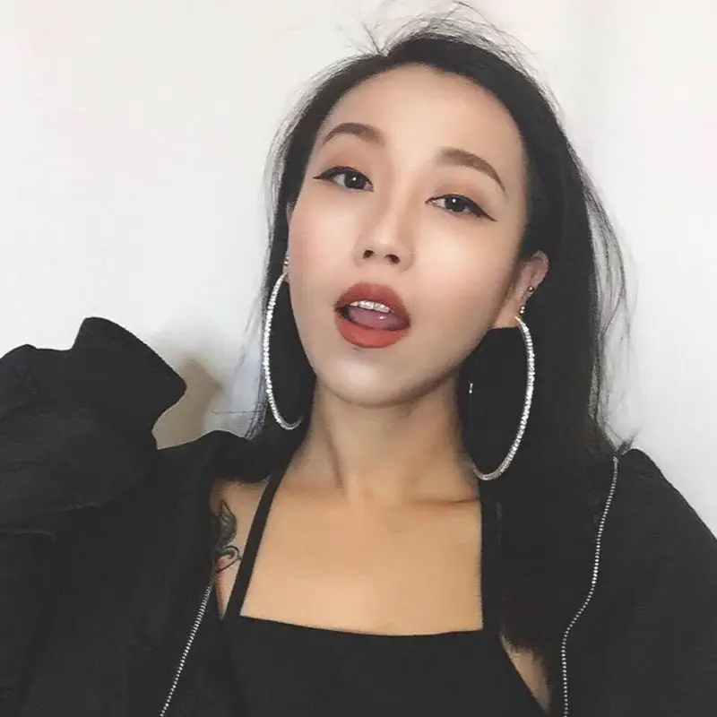 Женские серьги кольца с кристаллами большие золотистые/Серебристые блестящий