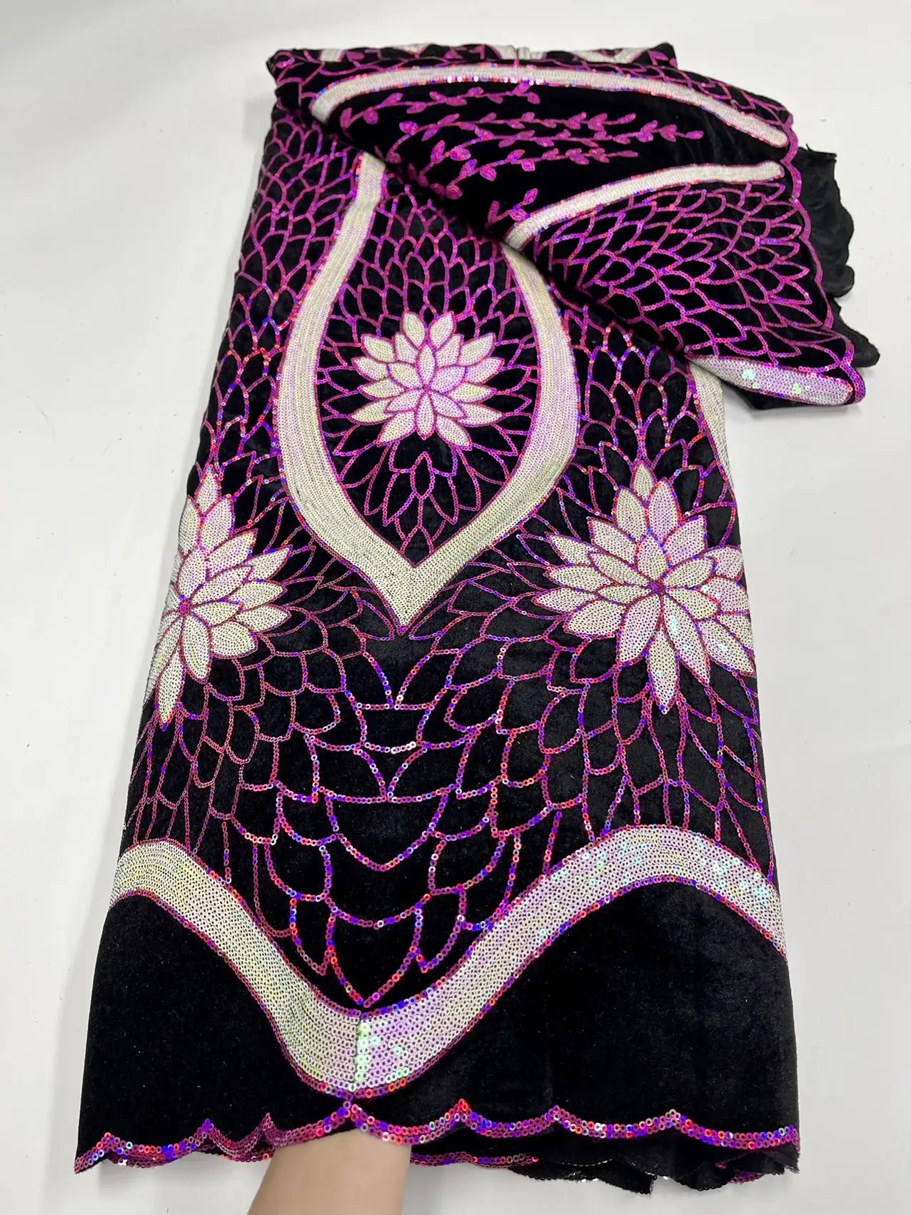 

Unique Style 2022 Sequined Velvet Fabrics African Guinea Sequins Laces For Elegant Women Bridal Wedding Party Dress Material