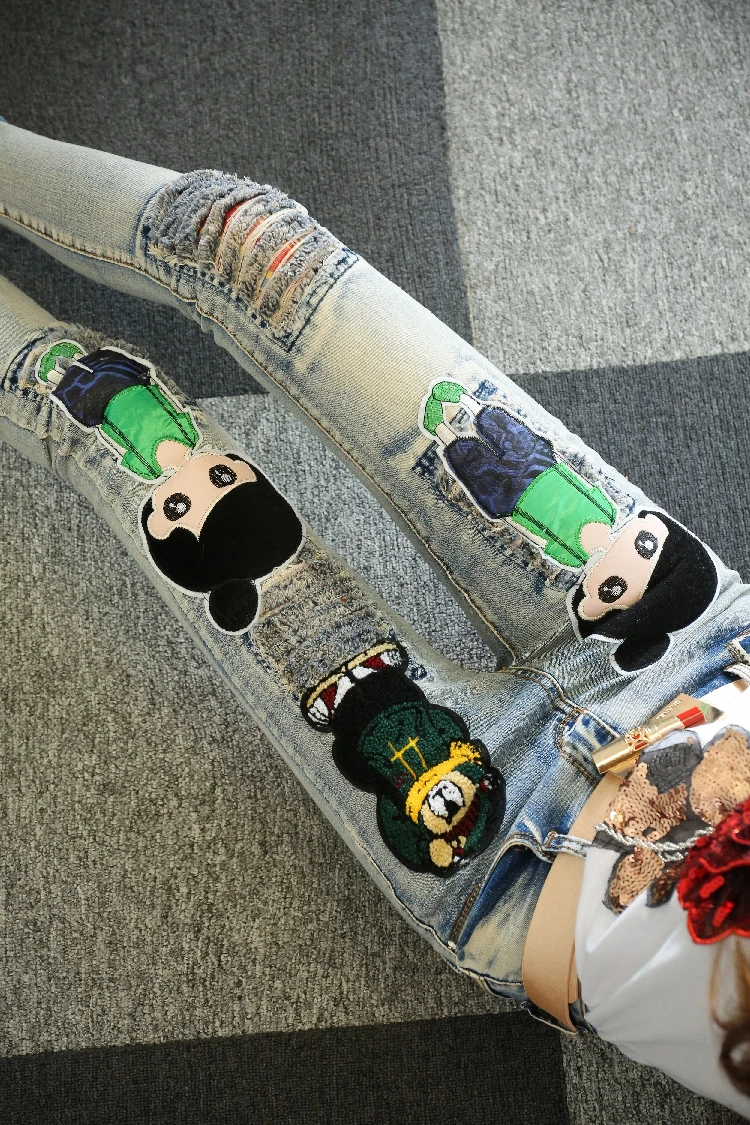 

Ripped Holes Jeans Woman 2019 Spring and Autumn Trousers Jeans Embroidery Cartoon Loose Straight Pants Girls Students Jeans