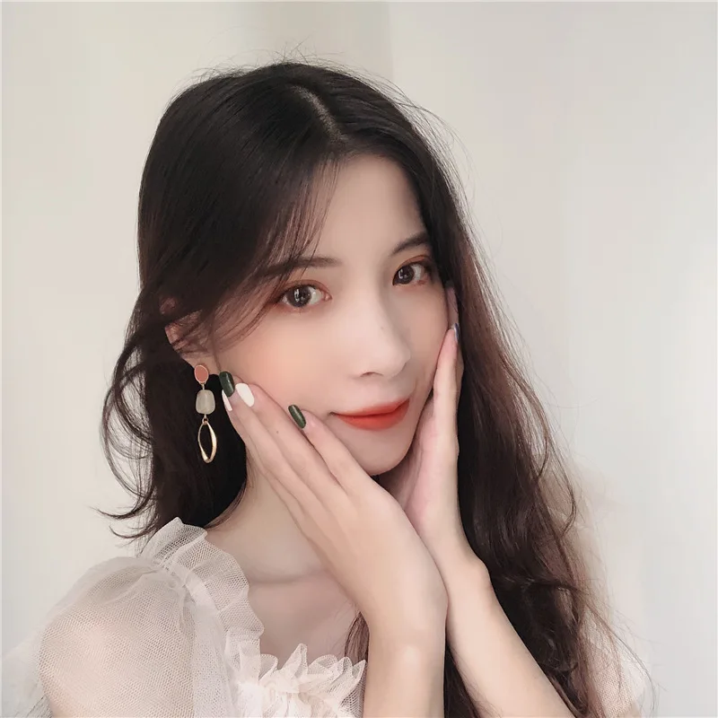 Ретро мода веб знаменитости серьги темпераментные контракт характер текстура