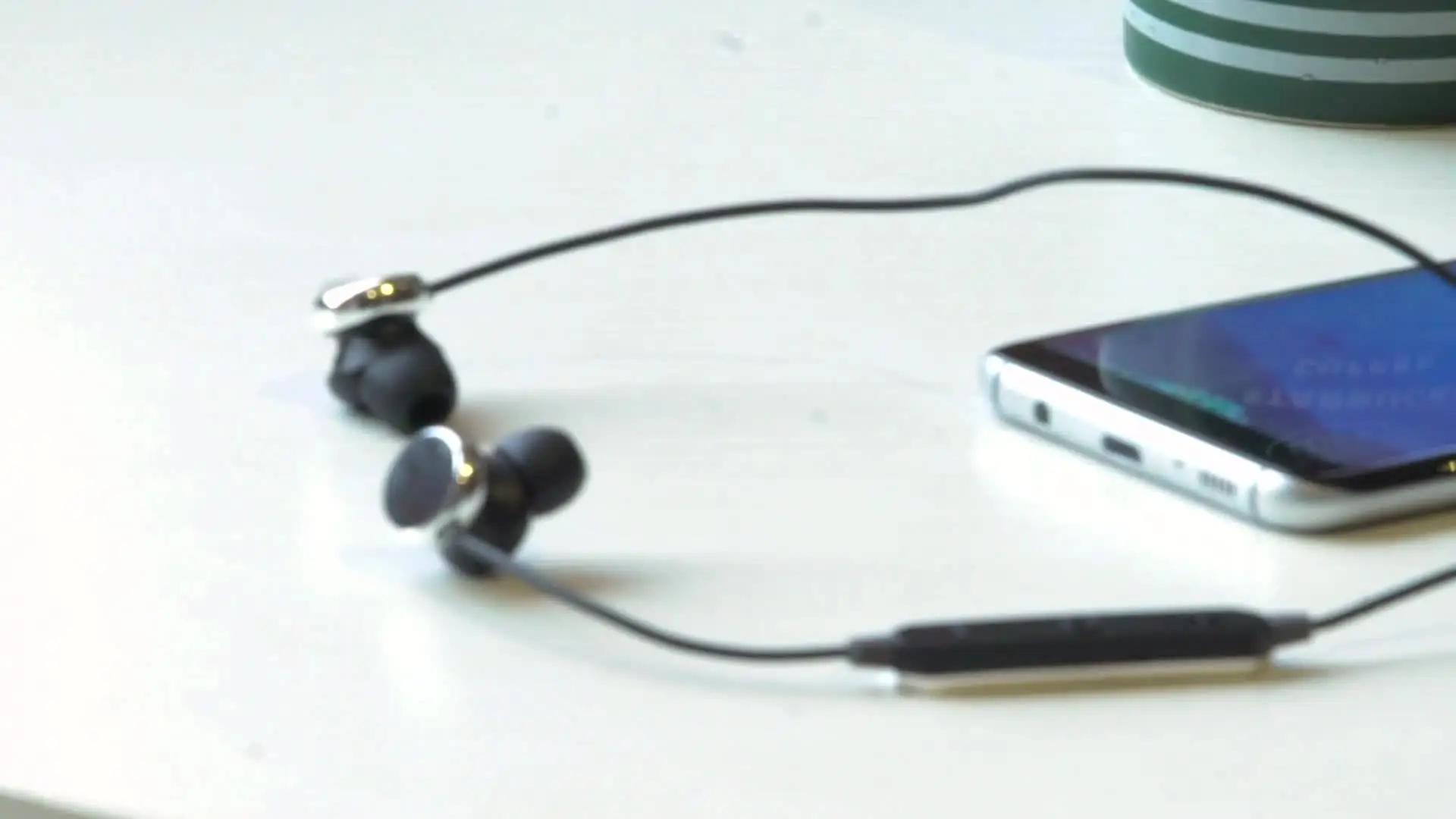 

Superior Service Universal Mobile IPX7 In Ear Wireless Bluetooth Earphones