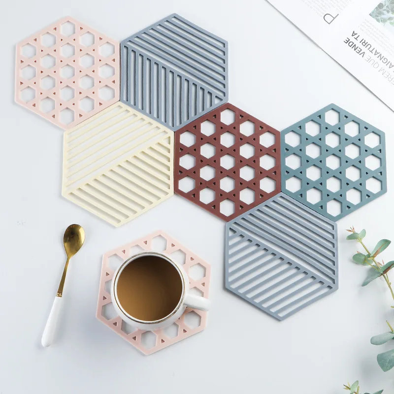 

Nordic Style Dining Table Silicone Insulation Pads Kitchen Geometric Hollow Thickened Anti-scalding Placemat Durable Coaster