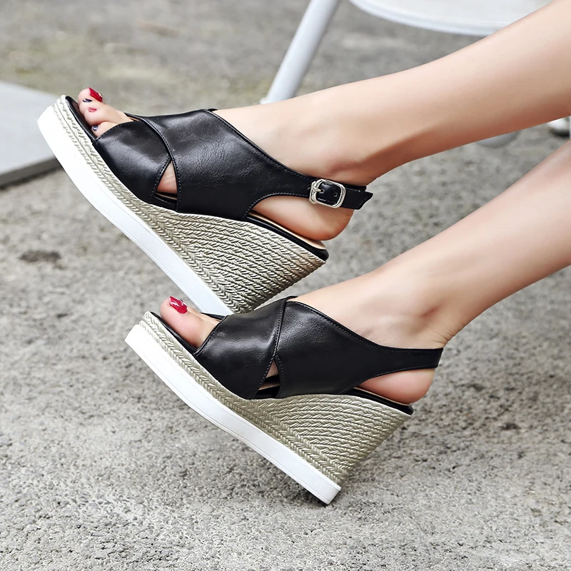 Модные женские босоножки на танкетке Сандалии-гладиаторы платформе и высоком