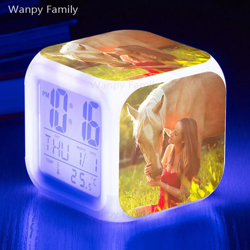 Красота и лошади светодиодный Будильник 7 цветов светящийся цифровые часы для