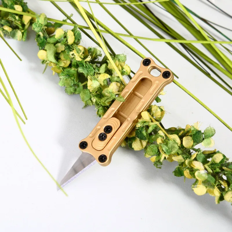 EDC Multipurpose Pocket Cutter Keychain Multifunctional Multi Tool Camping Outdoor Pare Peeler Portable Metal Cutlery Survival T