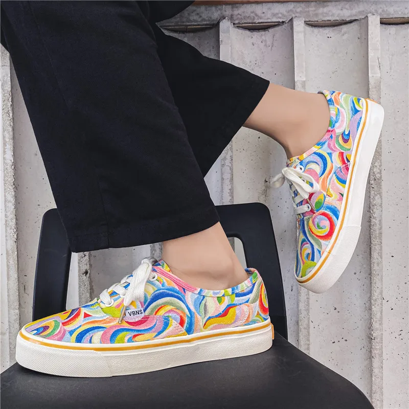 

Hot Colorful Print Canvas Shoes Men Low Sneakers Rainbow Graffiti Men Vulcanized Shoes Casual Canvas Sneakers Men Espadrilles