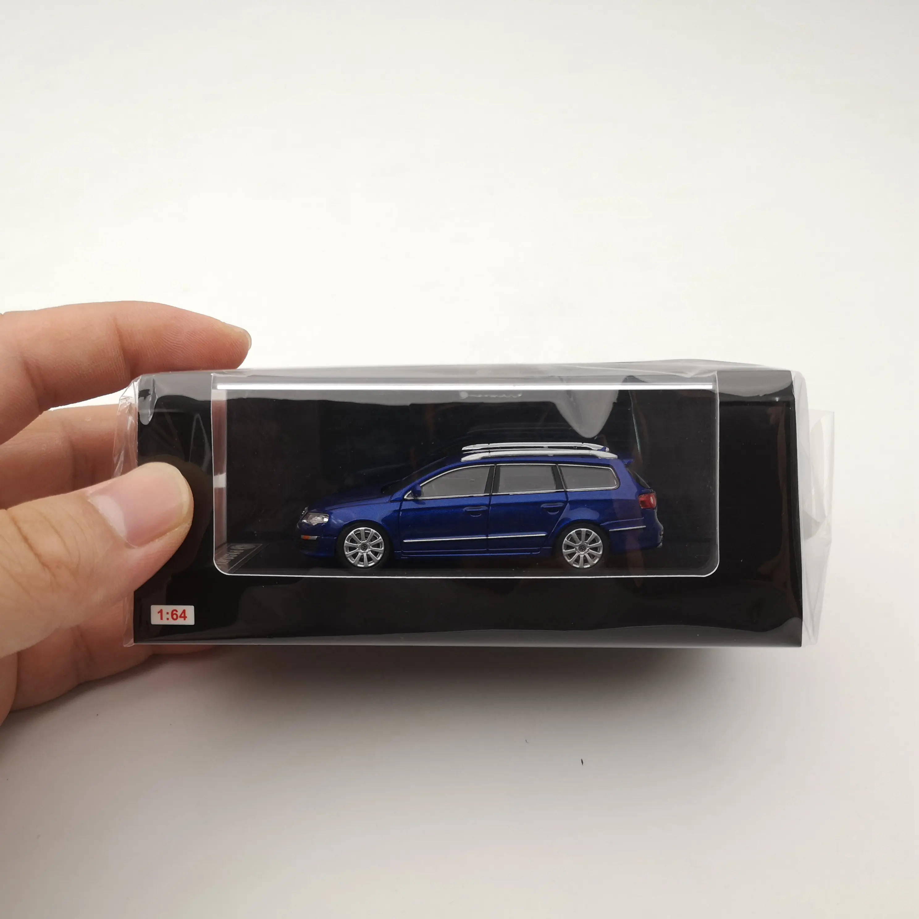 Модель автомобиля Passat R36 отлитый под давлением подарок голубая 1:64 | Игрушки и