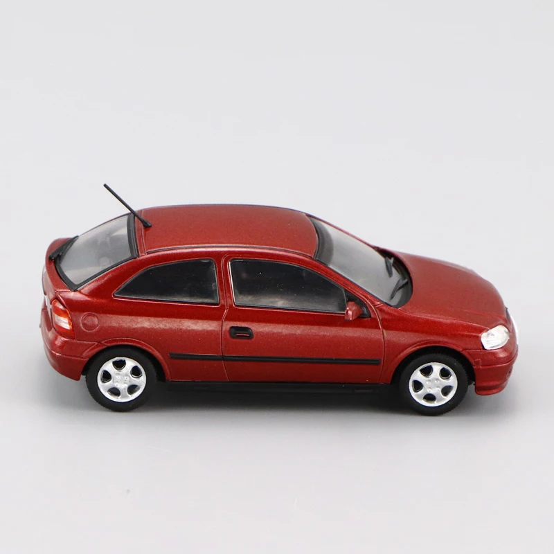 Модель литая автомобиля 1:43 CHEVROLET ASTRA 1999 коллекционные игрушки размер и вес |
