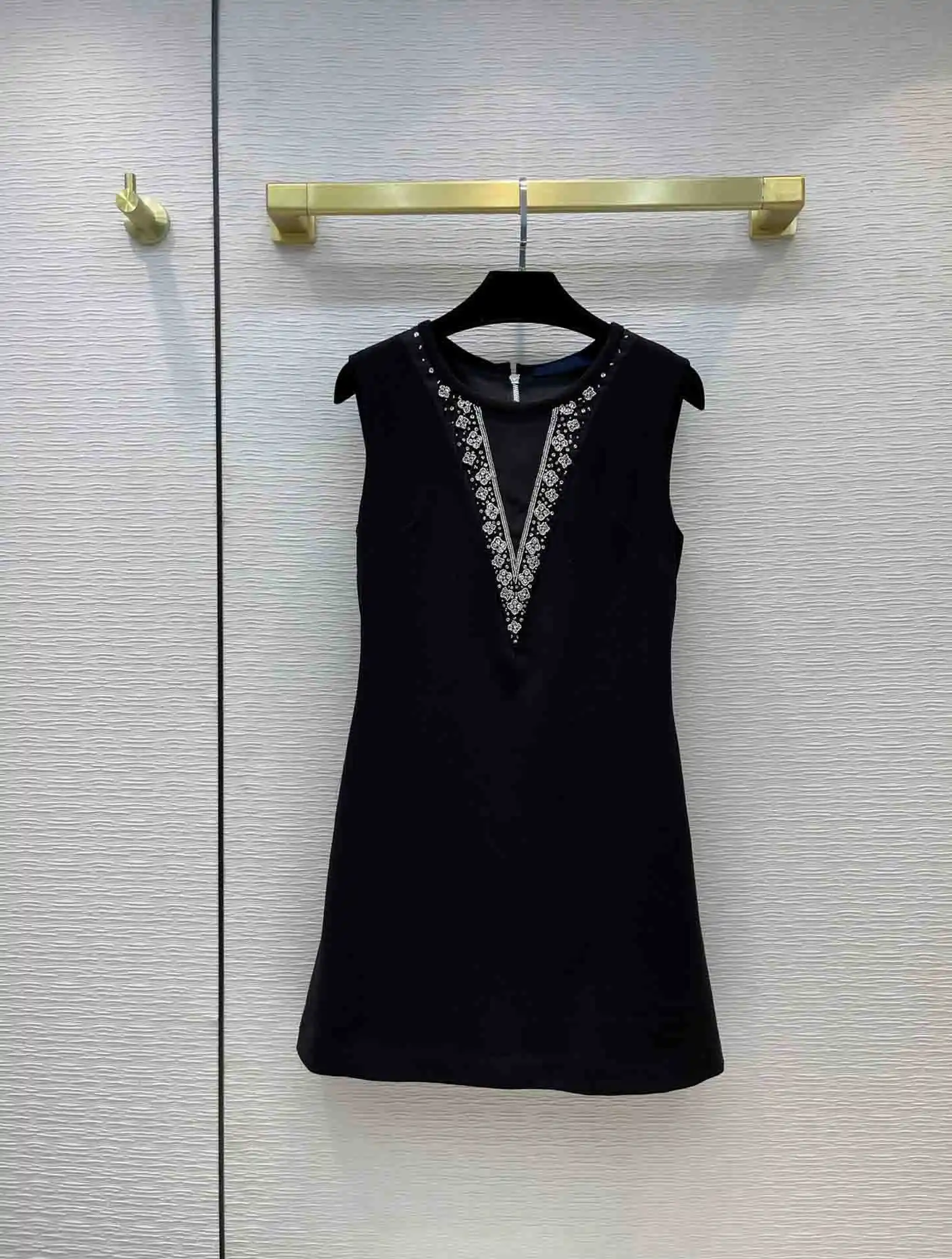 

Без рукавов Платье черного цвета для женщин; Сезон лето 2021 люксовый бренд с украшением в виде кристаллов с О-образным вырезом с высокой тали...