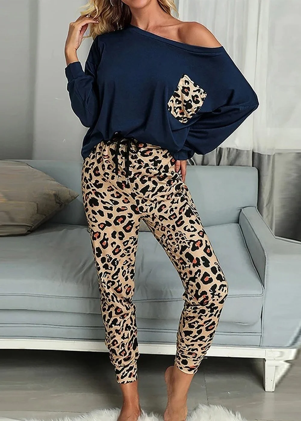 

Fashion Women's Suit Spring Casual Round Neck Pullover Leopard Print Pocket Printing Regular Trousers Two-piece Suit Donsignet
