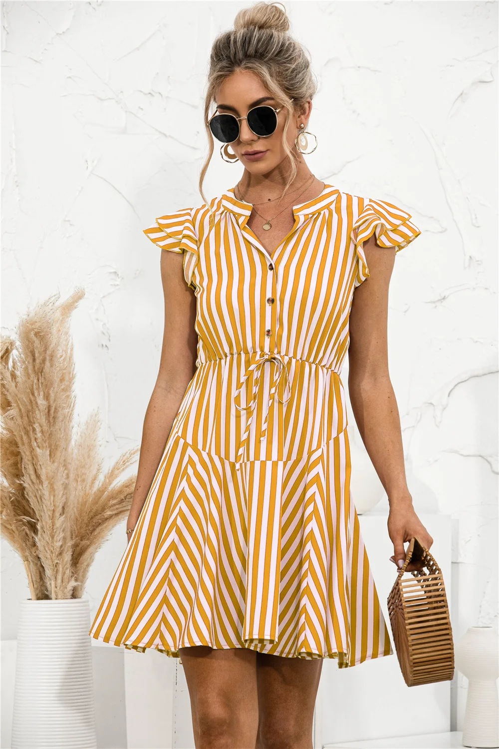 

Платье женское трапециевидное в полоску, мини-платье на пуговицах, с V-образным вырезом и рукавами-фонариками, летняя одежда