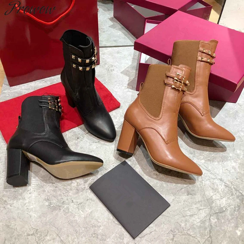 

Женские ботильоны из натуральной кожи на высоком каблуке с острым носком