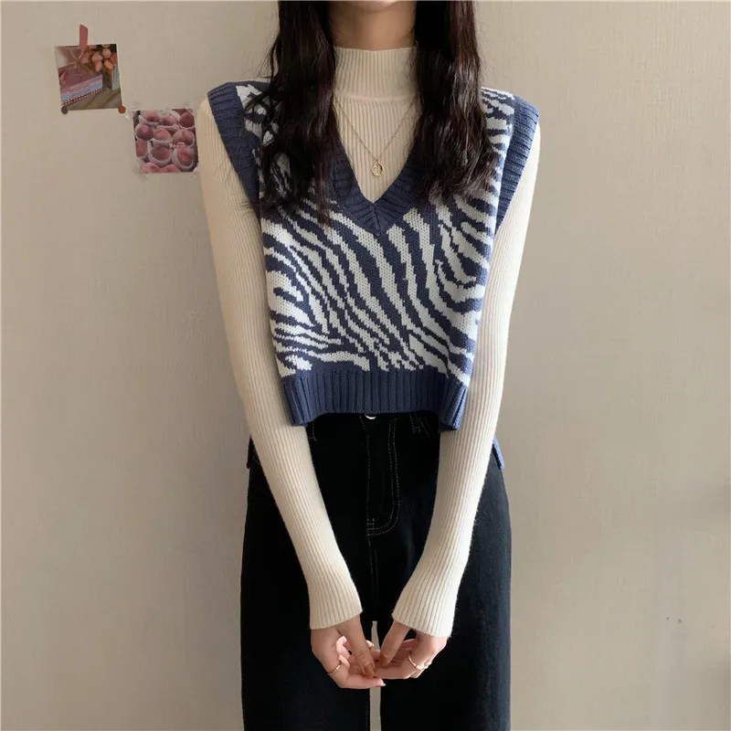 

Женский трикотажный жилет в полоску, с V-образным вырезом