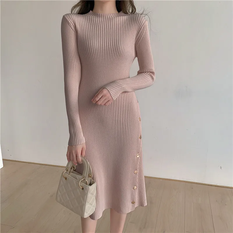 Женское трикотажное платье-свитер средней длины с коротким воротником | Женская
