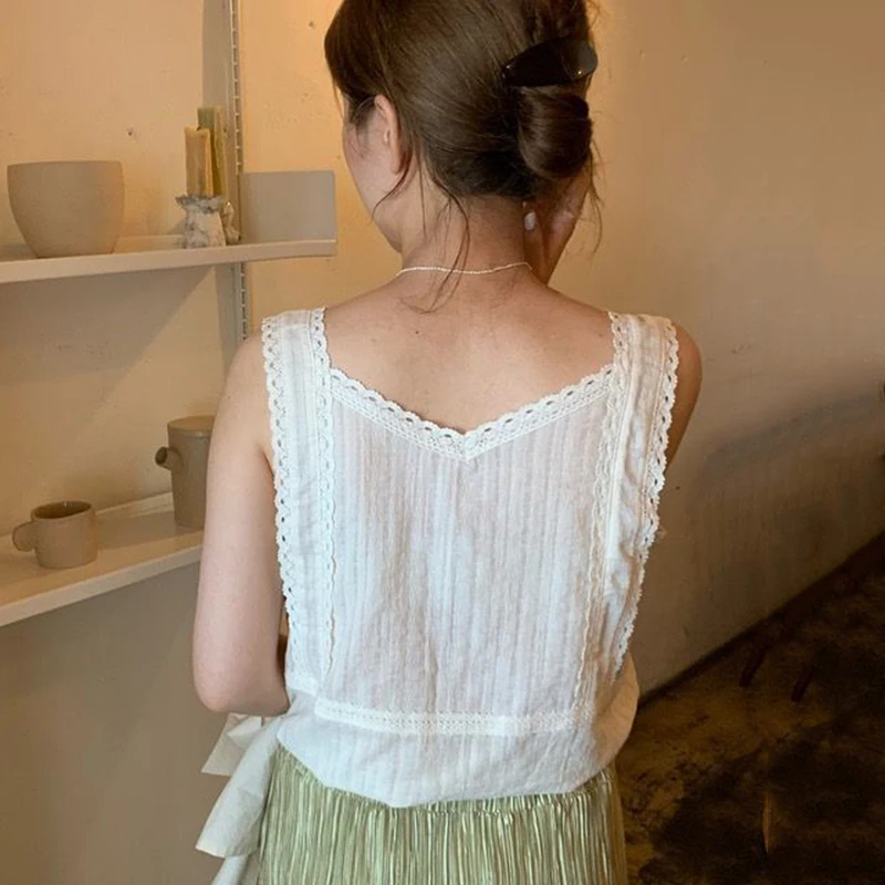 

Korejpaa Women Vests 2021 Summer Korean Chic Ladies Gentle V-Neck Leaking Clavicle Dark Pattern Lace Stitching Loose Camisole