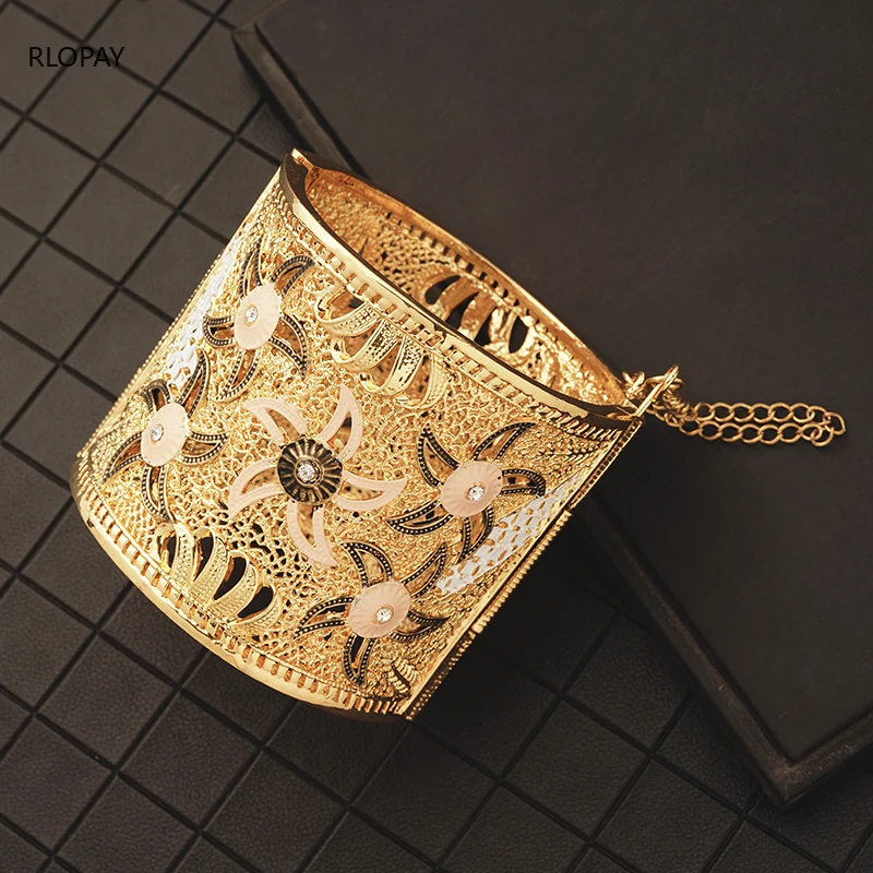 

Big Size Gold Cuff Bracelet Enamel Color Hollow Flower Design Ladies Hand Bangles Designer Jewelry Luxury for Bridal