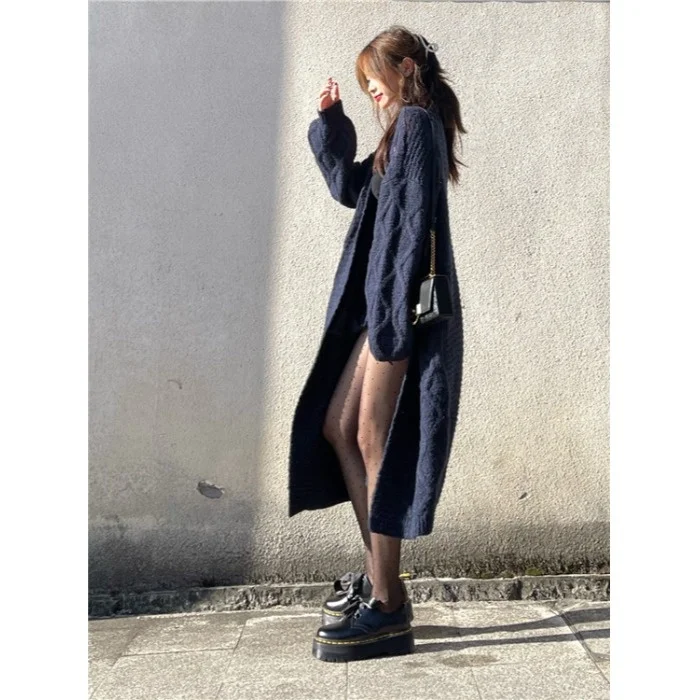 

Осень 2021 Новинка Высококачественная изящная женская трикотажная нижняя рубашка юбка свитер Комплект из трех предметов