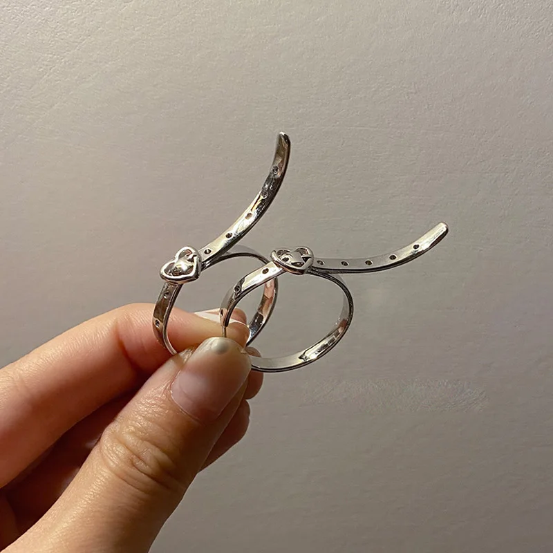 Серебряные тонкие серьги гвоздики с любовным ремнем для женщин гладкие