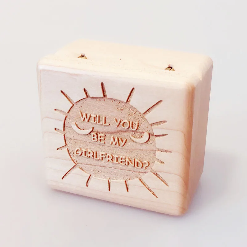 Музыкальная шкатулка ручной работы из натурального дерева с заводным светом