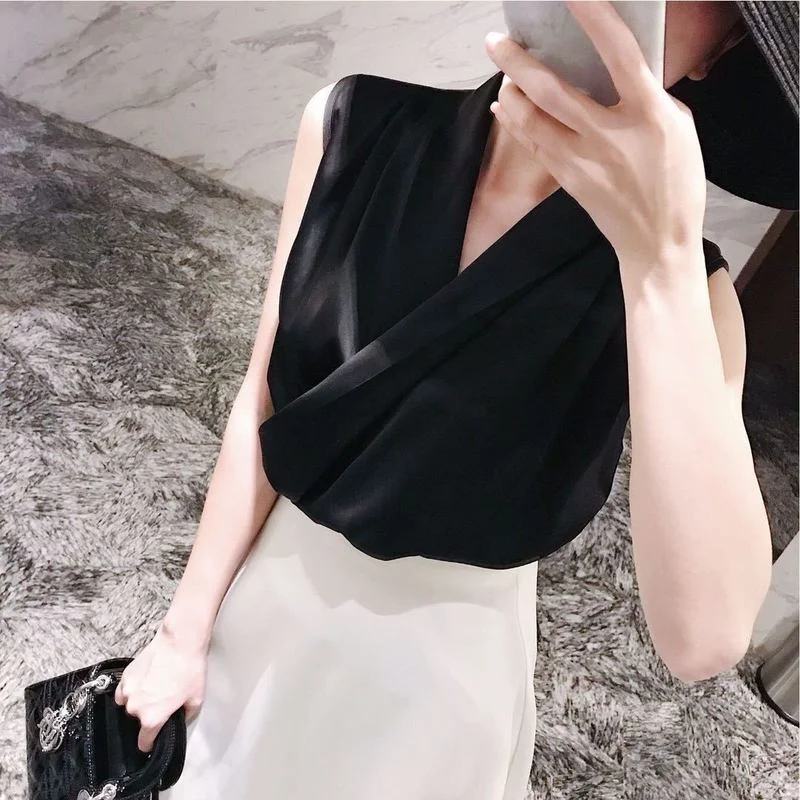 

Блузка Женская атласная с V-образным вырезом и вышивкой