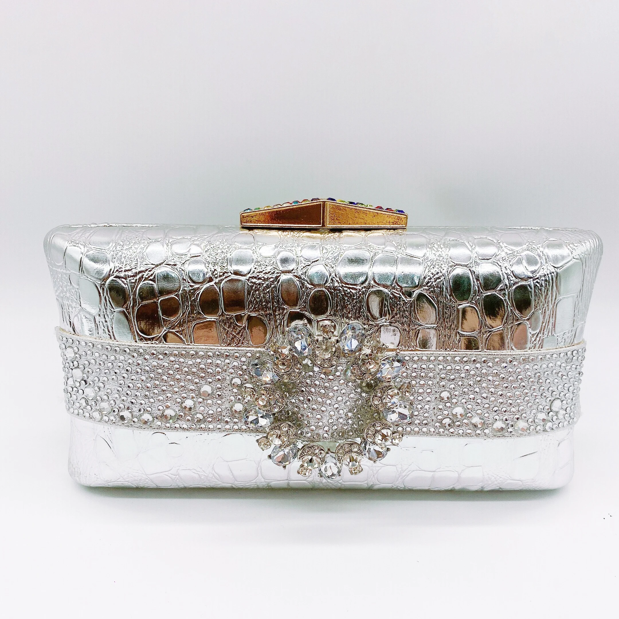 Дизайнерская сумочка серебристого цвета в итальянском ретро-стиле женский клатч