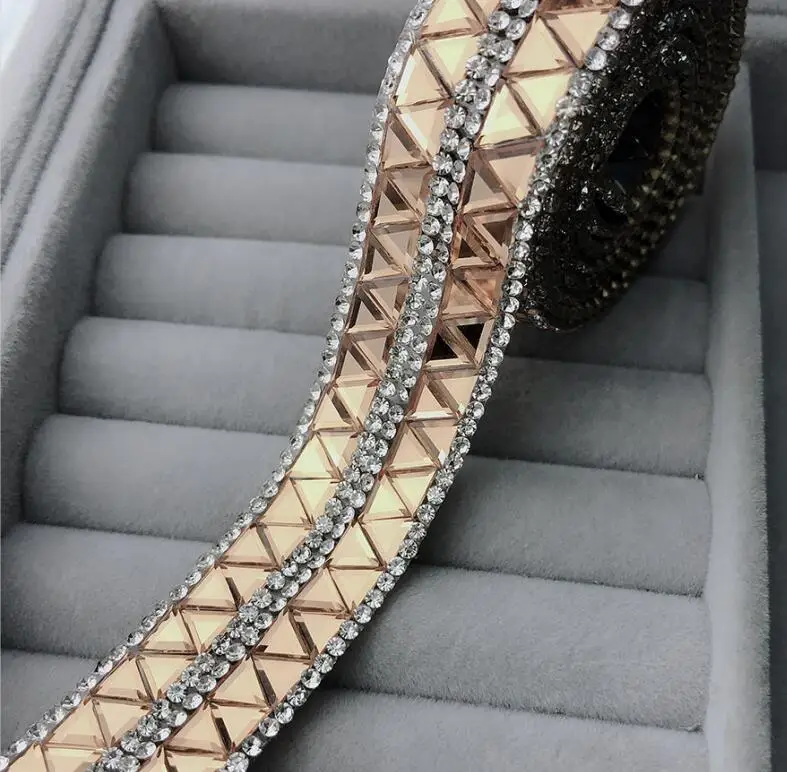 2.2cm tri gold Стразы-ленты, цветная отделка, 1 ярд/партия, хрустальные украшения для торта, стразы с кристаллами, декоративная отделка, стразы с топазом, золото - Цвет: 2.2cm tri gold