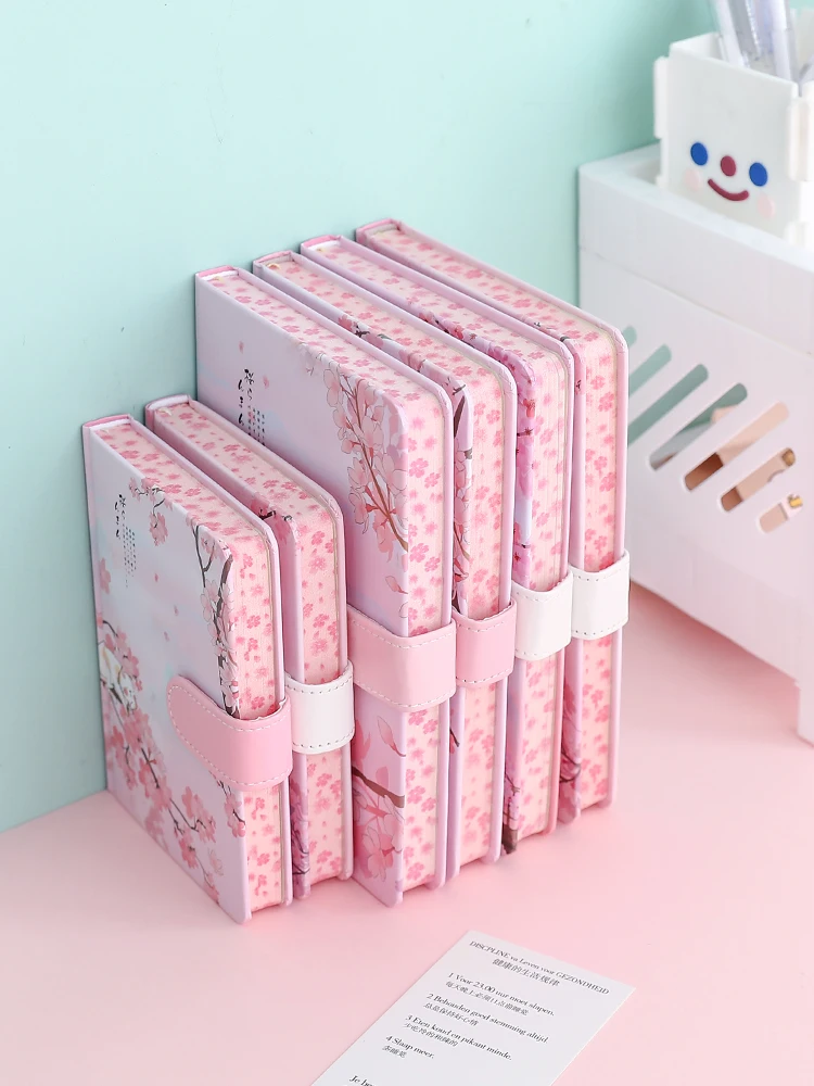 

12.8x18.5cm Creative Magnetic Clasp Super Cute Girl Heart Simple Ins Wind Hand Book Net Celebrity Notebook