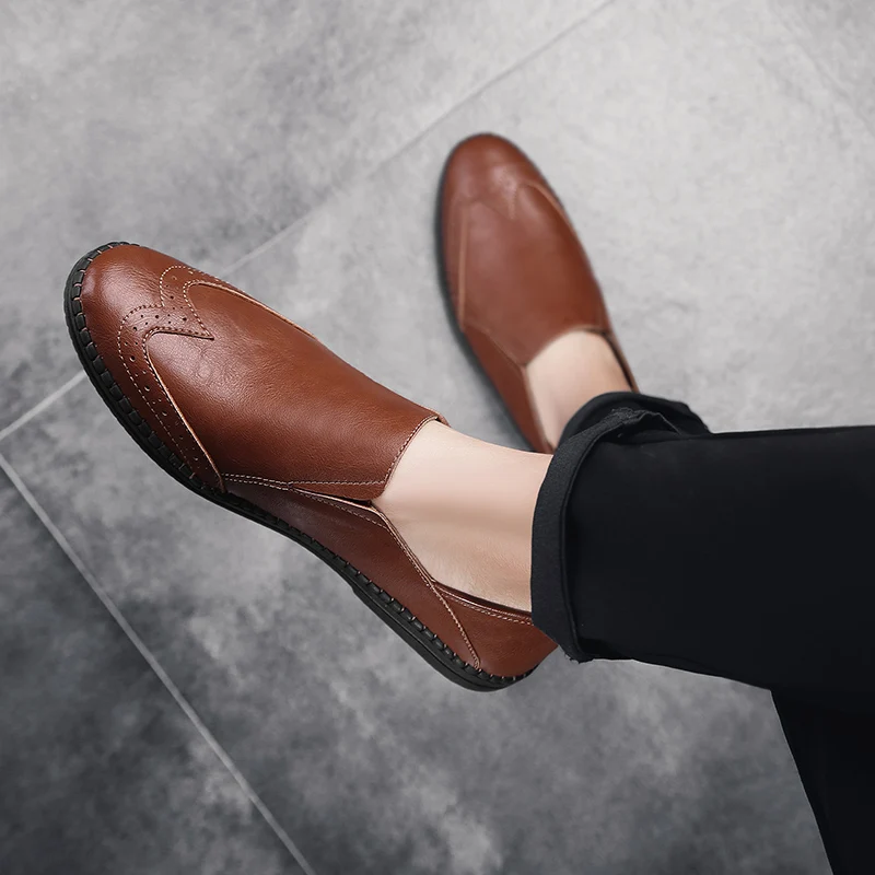

Fashion Men Loafers Casual Leather Shoes Men Breathable Light Brogue Shoes Non-Slip Elegantes Driving Flats Leisure Slip on Shoe