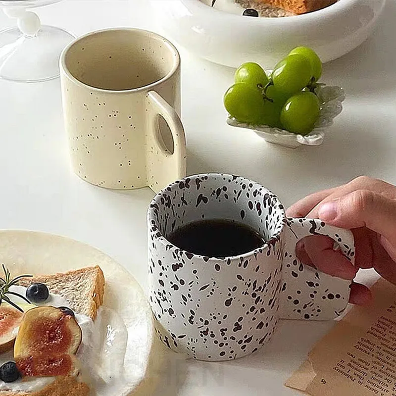 Tazas de cerámica para café, taza de Espresso divertida personalizada, taza con asa creativa para té, regalo Kawaii para amantes, diseño de estilo japonés