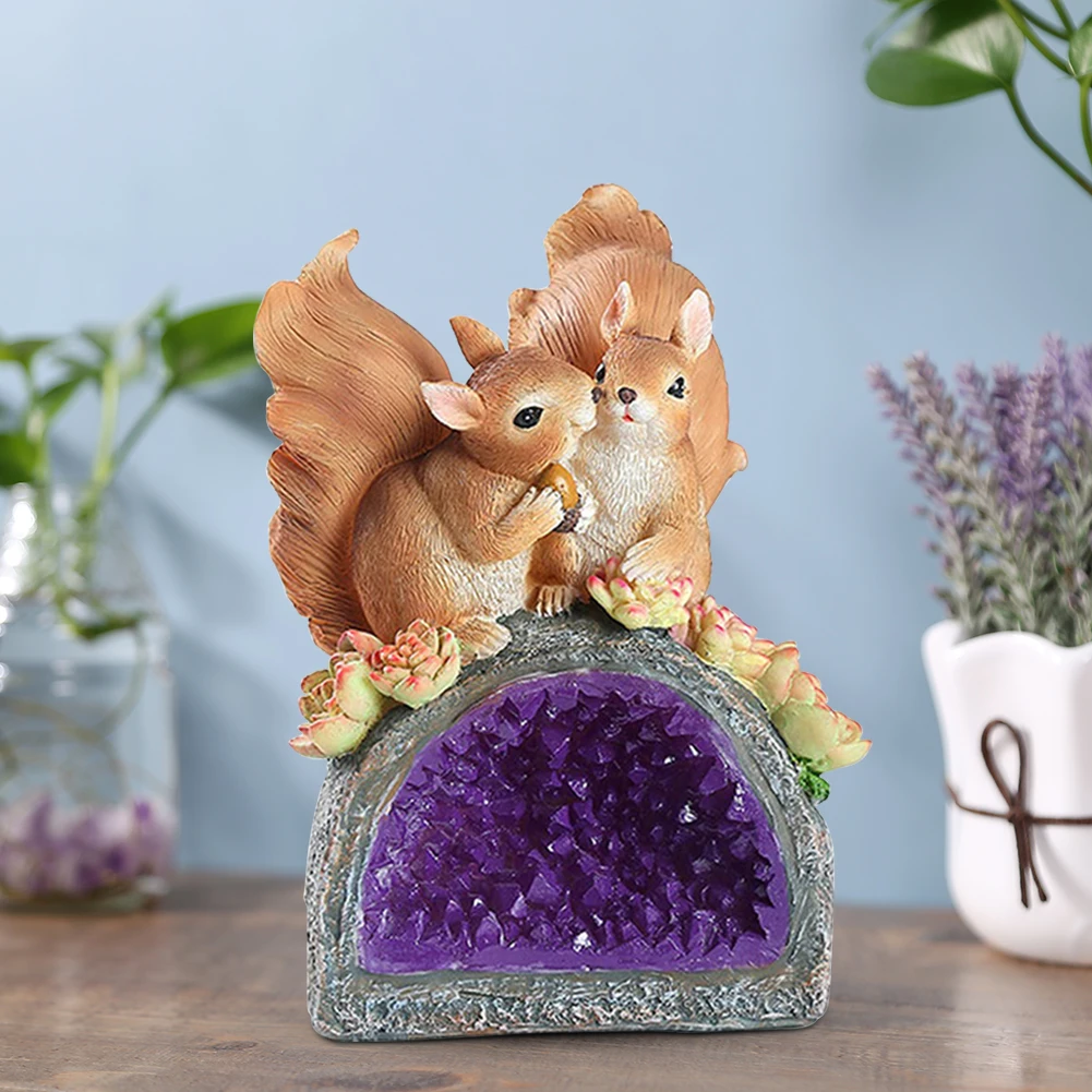 

Resin Rabbitt Lovers/Squirrel Figure Solar Lamp Animal Sculpture Courtyard Decoration Garden Lawn Stakes Lamps Yard Art