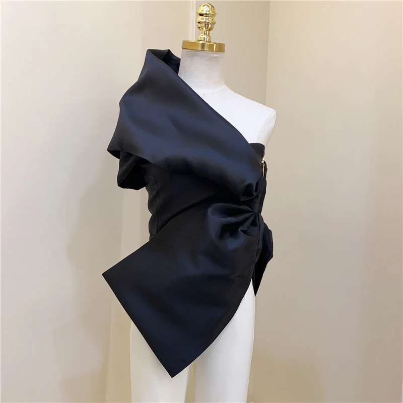 Женская атласная блузка GetSpring черная без рукавов с открытой спиной и открытыми