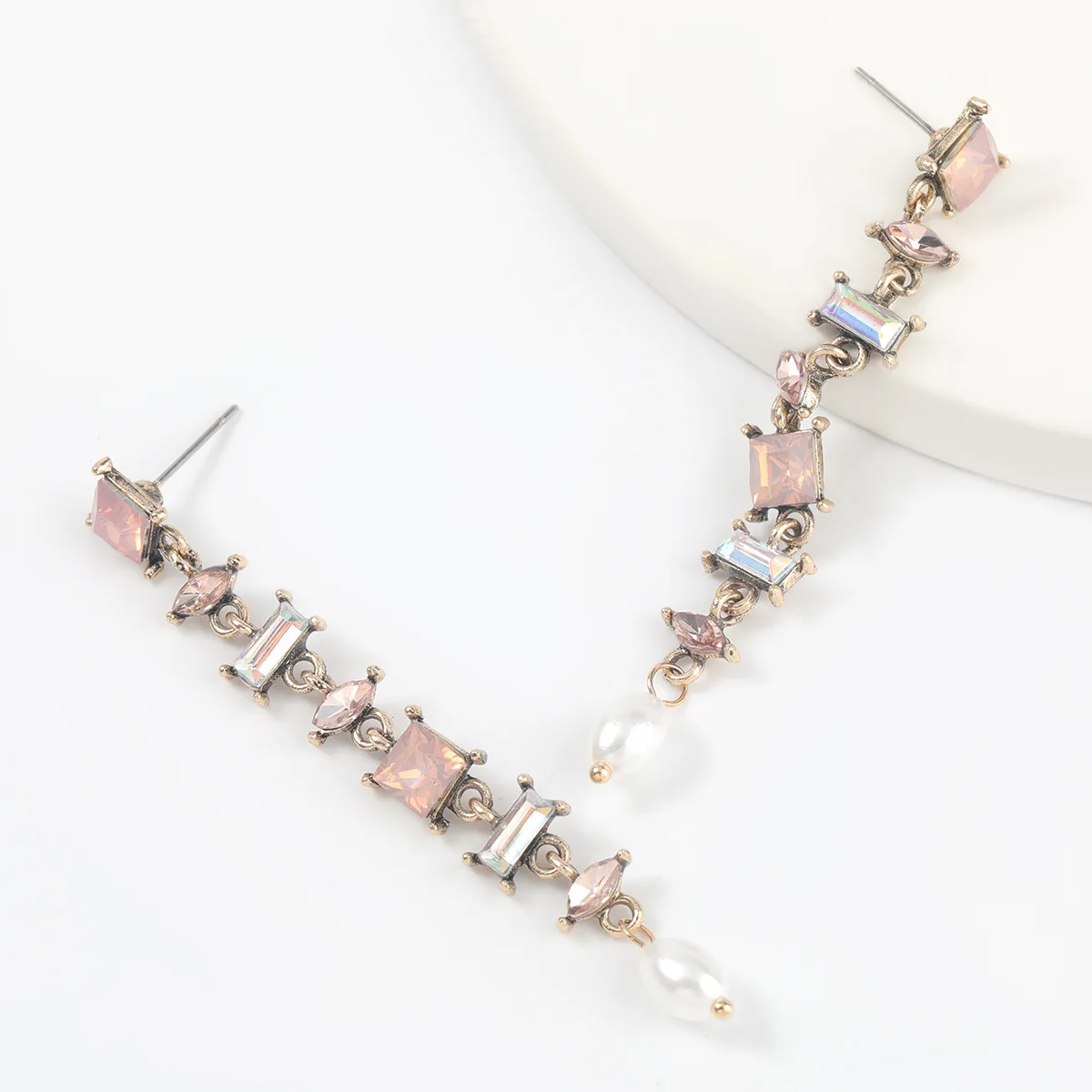 

2021 Fashion Metal Rhinestone Imitation Pearl Long Earrings Female Creative Pop Party Jewelry Accessories