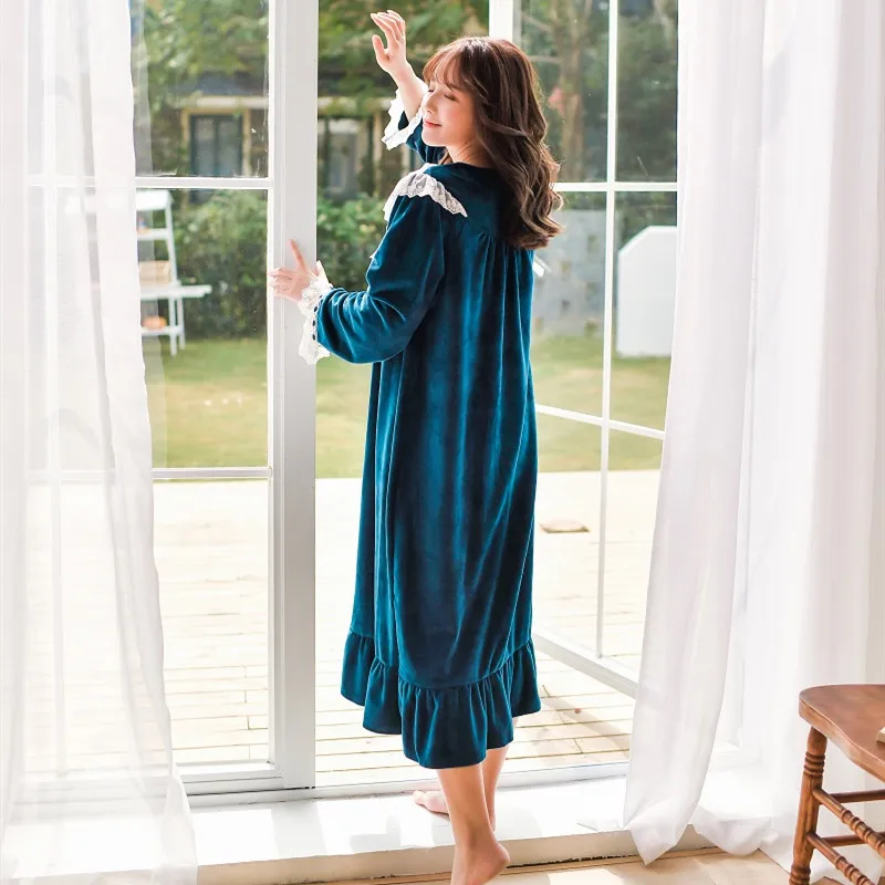 Милые зимние комплекты женских халатов из плотного бархата с длинным рукавом