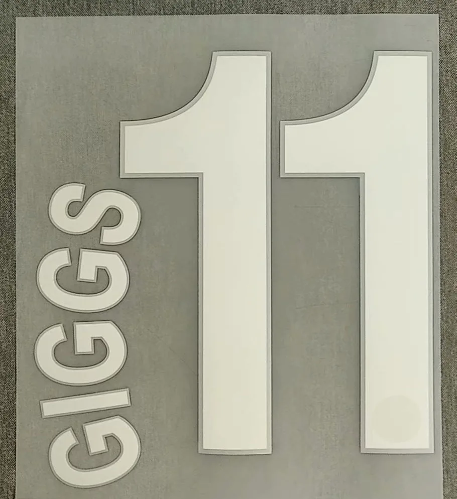 

2008 -2009 #7 Ronaldo Nameset Cantona Giggs Soccer Patch