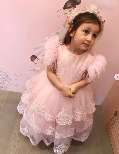 Розовые кружевные платья для девочек на крестины розовые день рождения
