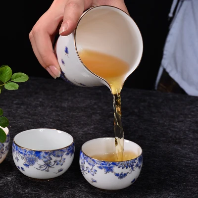 Простой сине-белый фарфоровый чайный сервиз домашний набор для 6 персон чашка