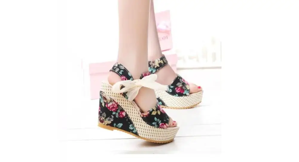 Сандалии женские на платформе и высоком каблуке модные босоножки с принтом