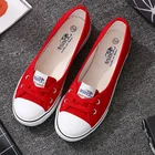 Женские парусиновые туфли на плоской подошве, вулканизированные туфли с низким вырезом, модные удобные повседневные дышащие белые и черные туфли на шнуровке, новинка 2021