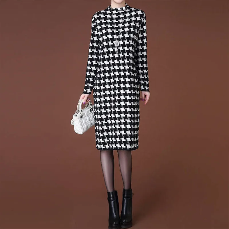 Женское платье в клетку прямое большие размеры S 4XL черно белое винтажное