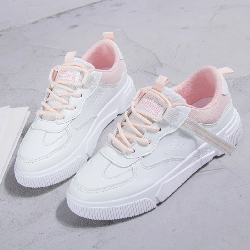 Женские кроссовки из ПУ кожи белые дышащие на плоской платформе повседневные