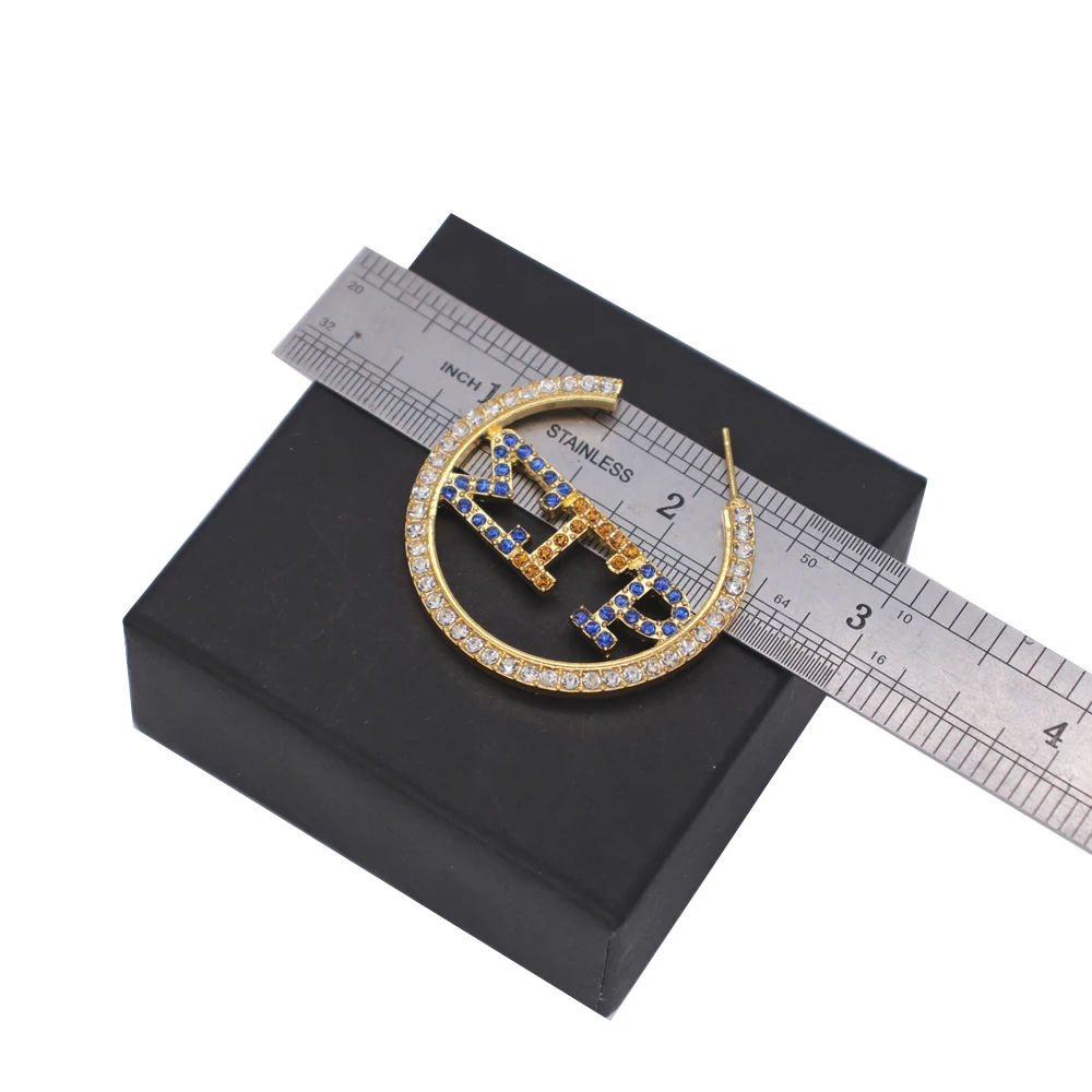 Abadon Новое поступление серьги-гвоздики с металлическими кристаллами и греческими