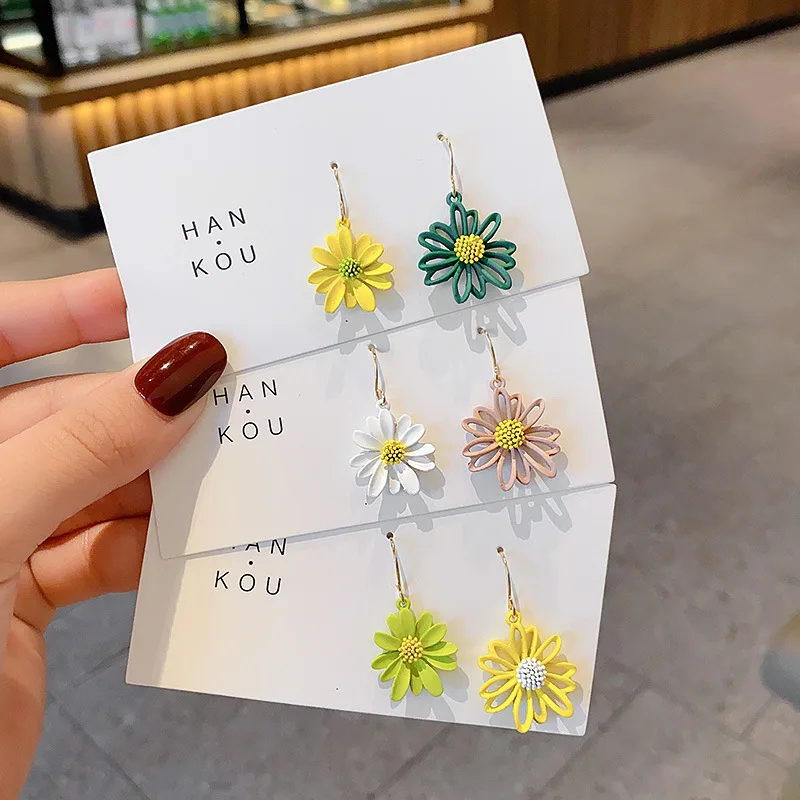 S925 Серебряные 2021 Тренд Асимметричные Контрастные Подвесные серьги с цветком маргаритки Простые Классические Цвета для Женщин Ювелирные Изделия Моды на.