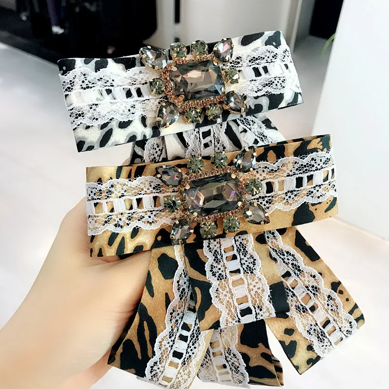 

Women Brooch Bow Tie Korea Style Girls Butterfly With Diamond Shirt Collar Accessories Lady Gift 5pcs/Lot Mixed Colors Accept